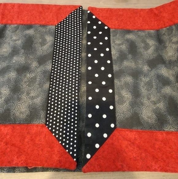 HANDMADE MIXED PRINT BLACK & RED TABLE RUNNER HALLOWEEN - Picture 11 of 12